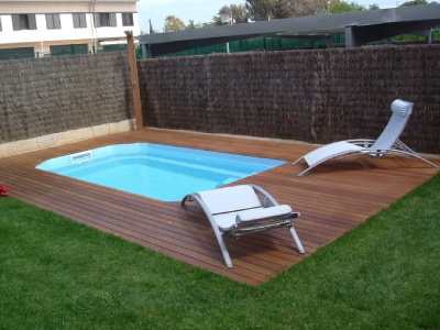 cesped-artificial-piscina-antideslizante