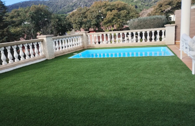 proyecto-cesped-artifiicial-piscina